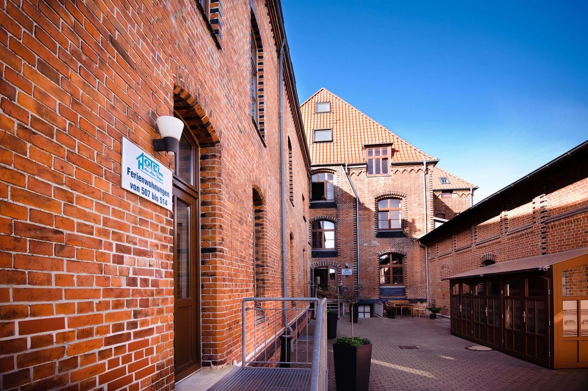 Hotel Am Alten Hafen Wismar Exterior photo